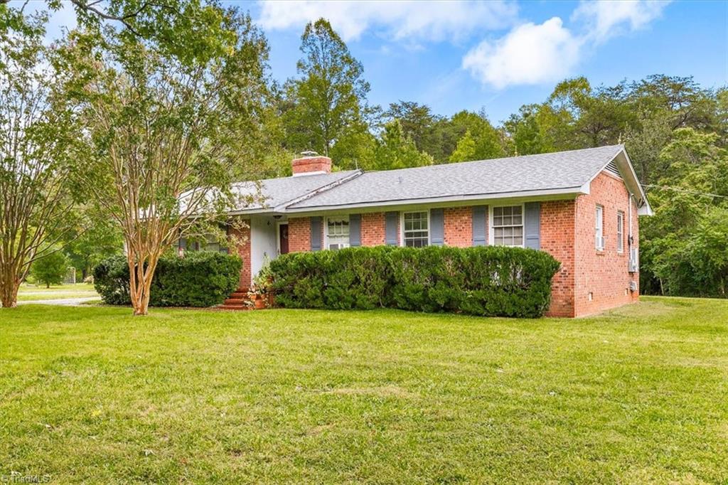 Brick ranch on 3.86 acres in Gibsonville, Guilford County NC