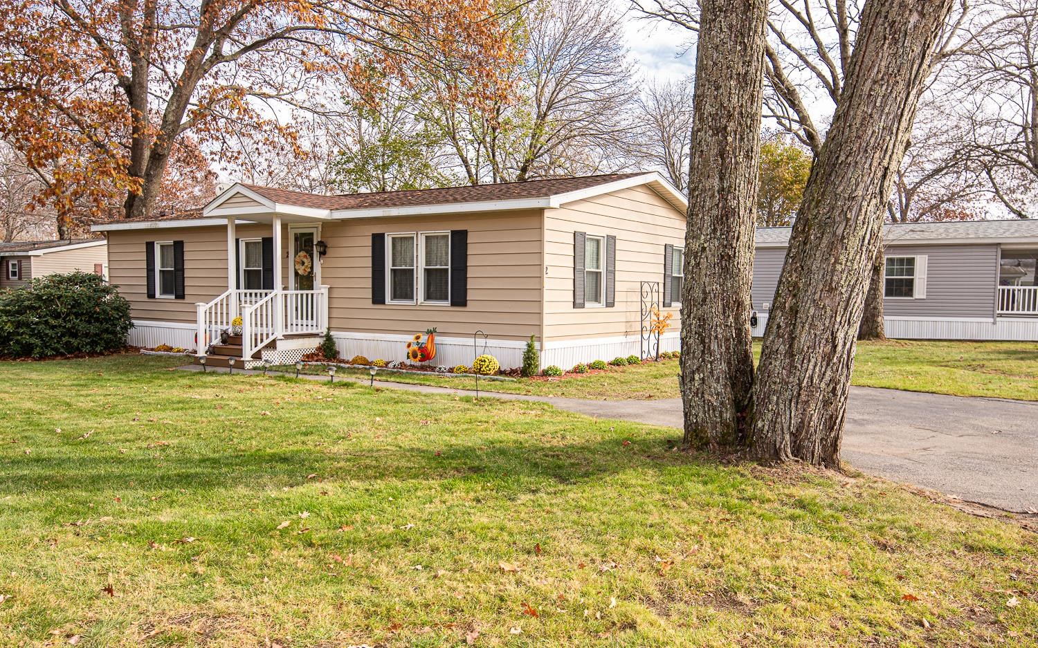 2 Parklane Road Hampstead, NH 03841 - Photo 1 of 27
