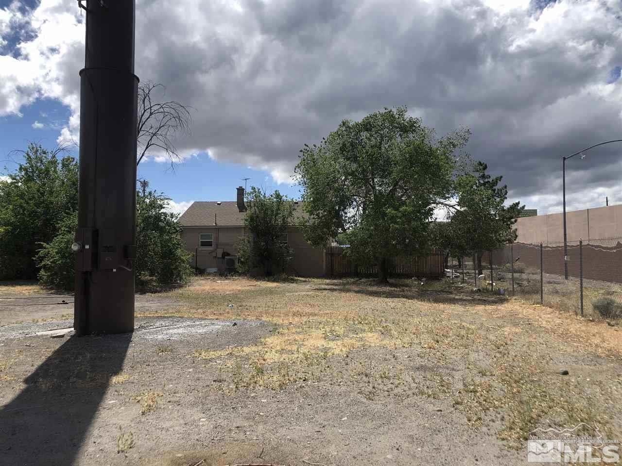 1465 East 7th Street Reno, NV 89512 - Photo 3 of 6 a backyard of a house with lots of green space