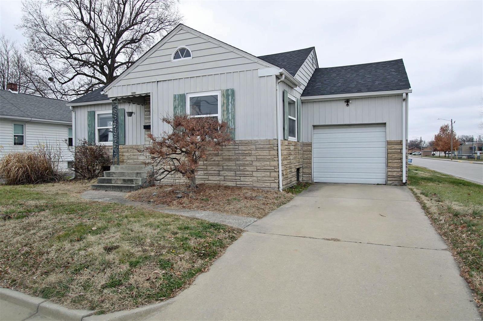 130 West Tydeman Street Roxana, IL 62084 - Photo 3 of 31