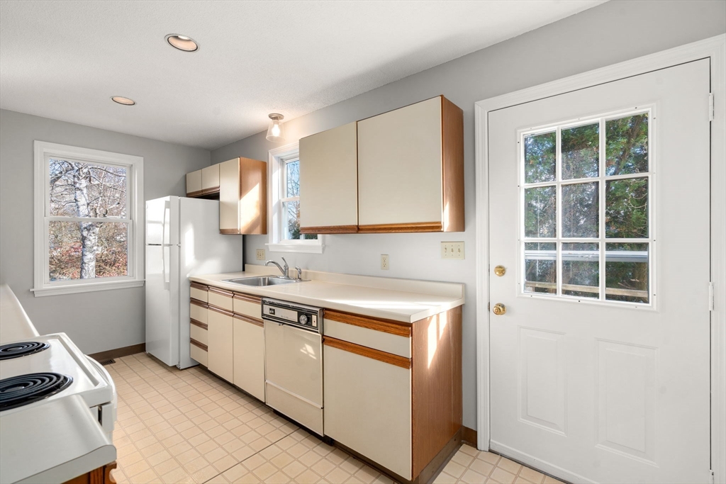 36 Irving Street, Unit B Salem, MA 01970 - Photo 4 of 17