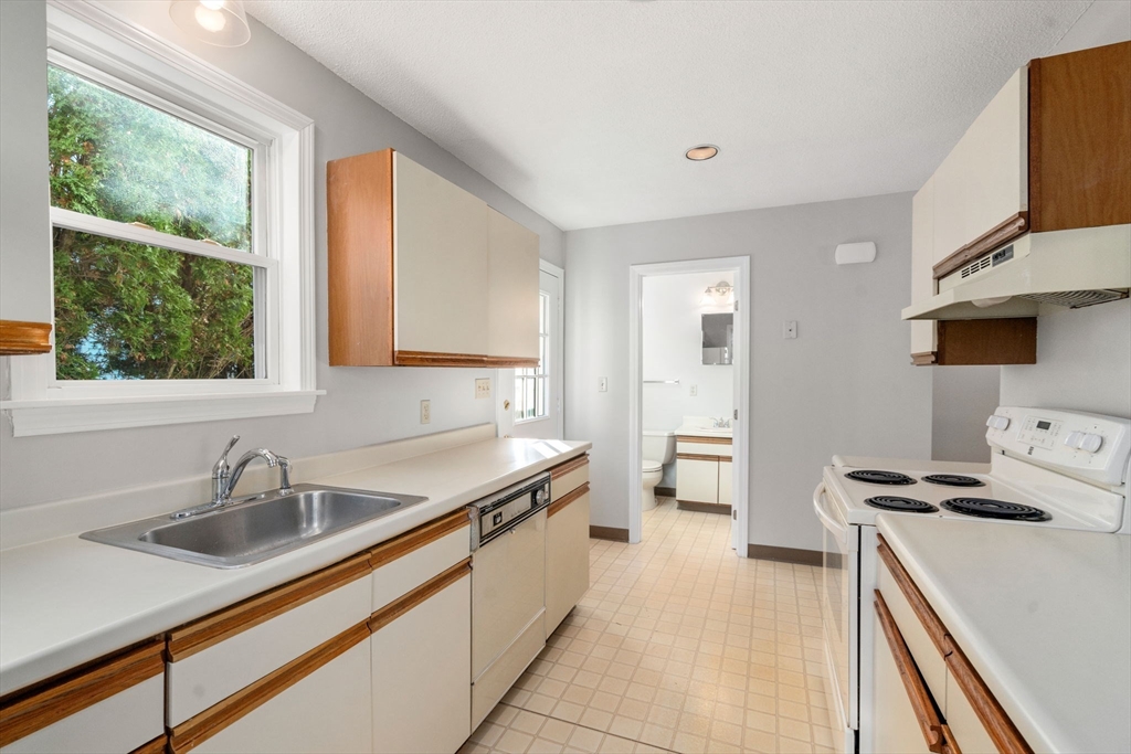 36 Irving Street, Unit B Salem, MA 01970 - Photo 6 of 17