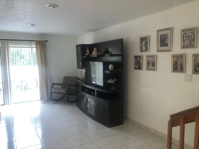 22065 Las Brisas Circle, Unit 401 Boca Raton, FL 33433 - Photo 4 of 21 the living room