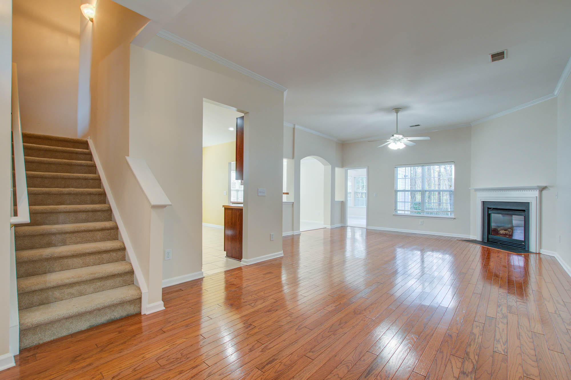 208 Hollytree Circle Ladson, SC 29456 - Photo 3 of 25 208 (4)