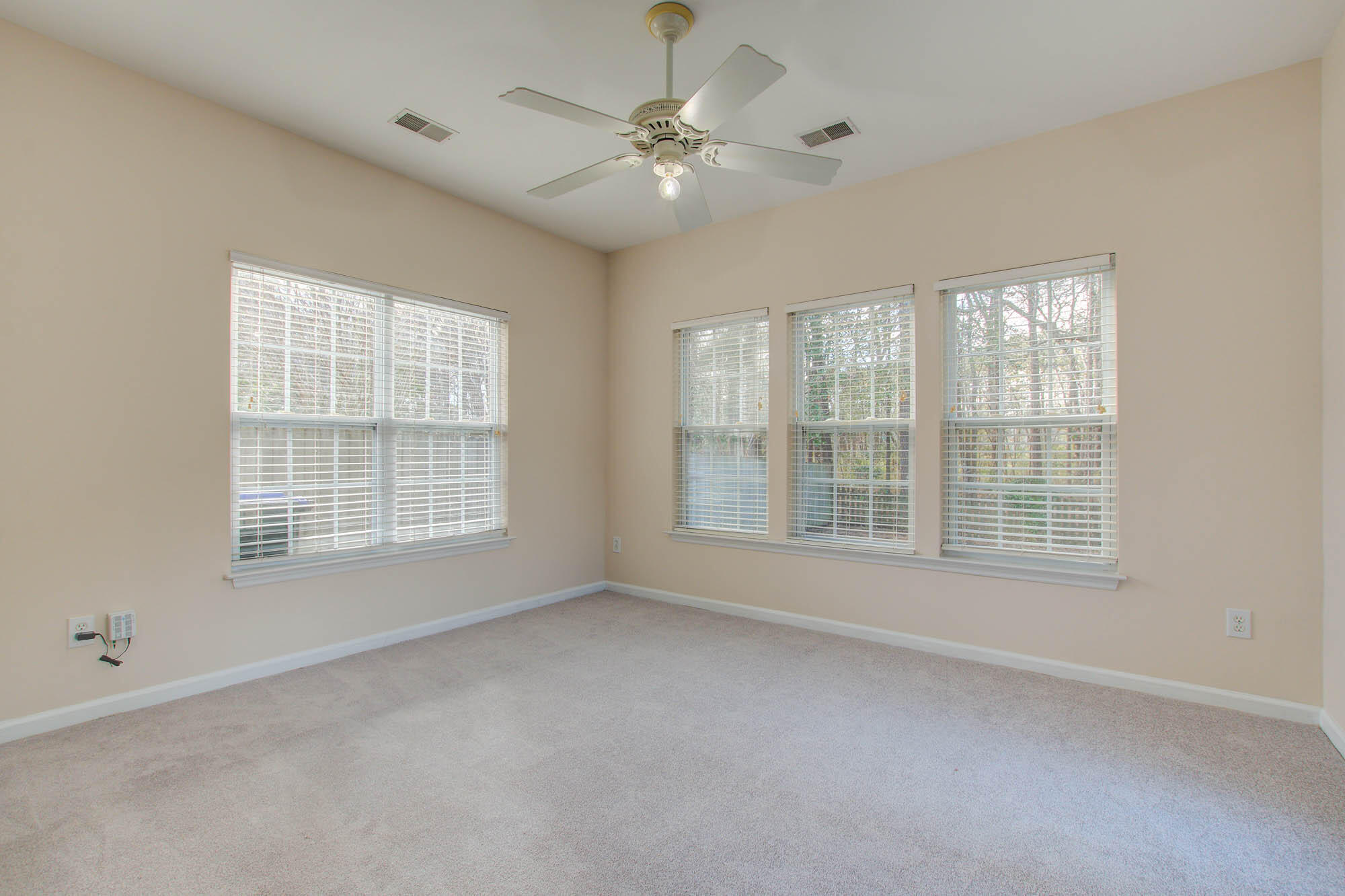 208 Hollytree Circle Ladson, SC 29456 - Photo 5 of 25 208 (7)