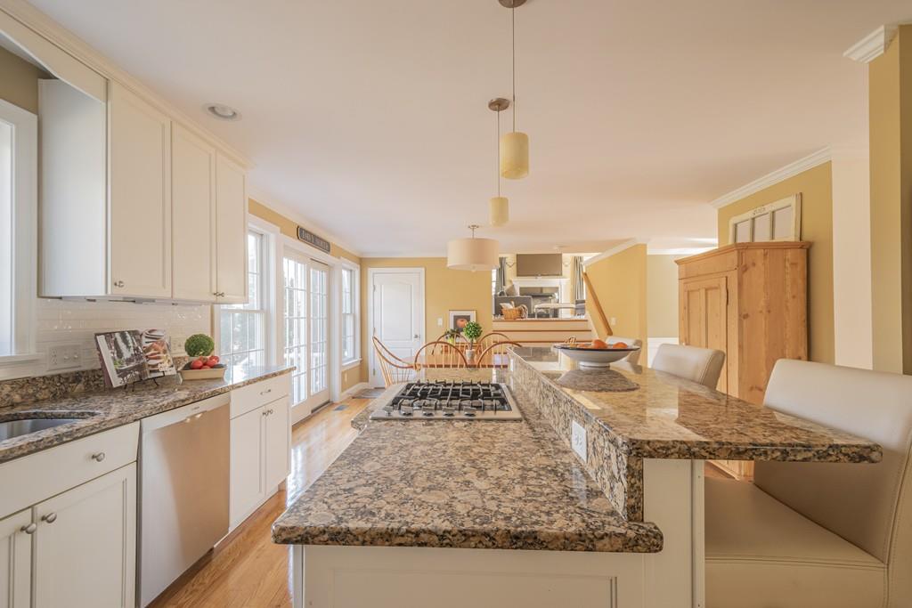 21 Locust Avenue Lexington, MA 02421 - Photo 7 of 42