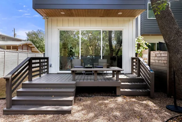 a view of a house with backyard and sitting area