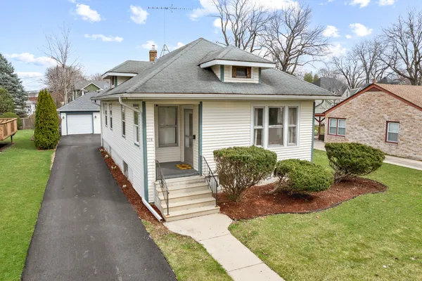 $324,900 | 716 Liberty Street, West Dundee, IL 60118