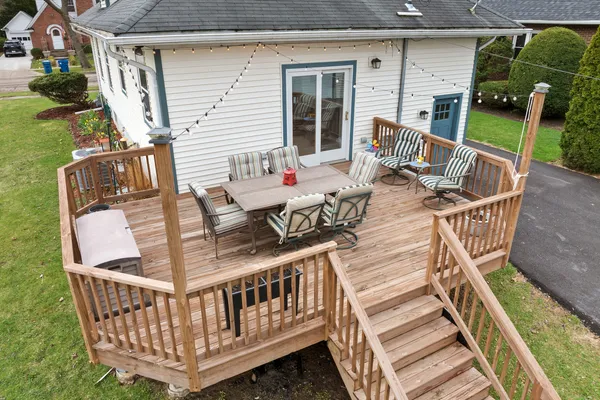 $324,900 | 716 Liberty Street, West Dundee, IL 60118