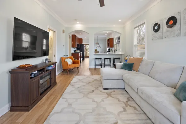 $324,900 | 716 Liberty Street, West Dundee, IL 60118