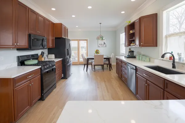 $324,900 | 716 Liberty Street, West Dundee, IL 60118