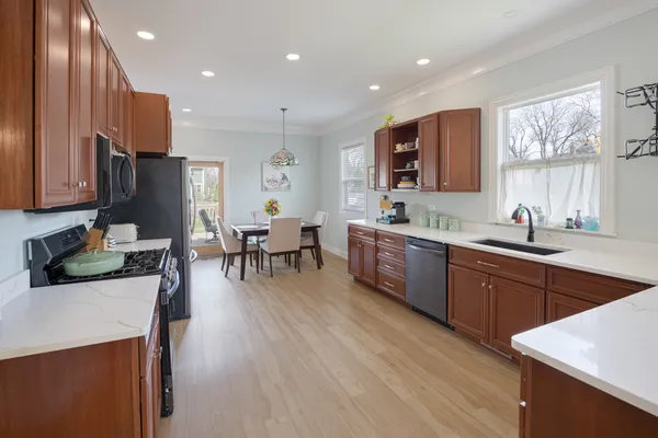 $324,900 | 716 Liberty Street, West Dundee, IL 60118