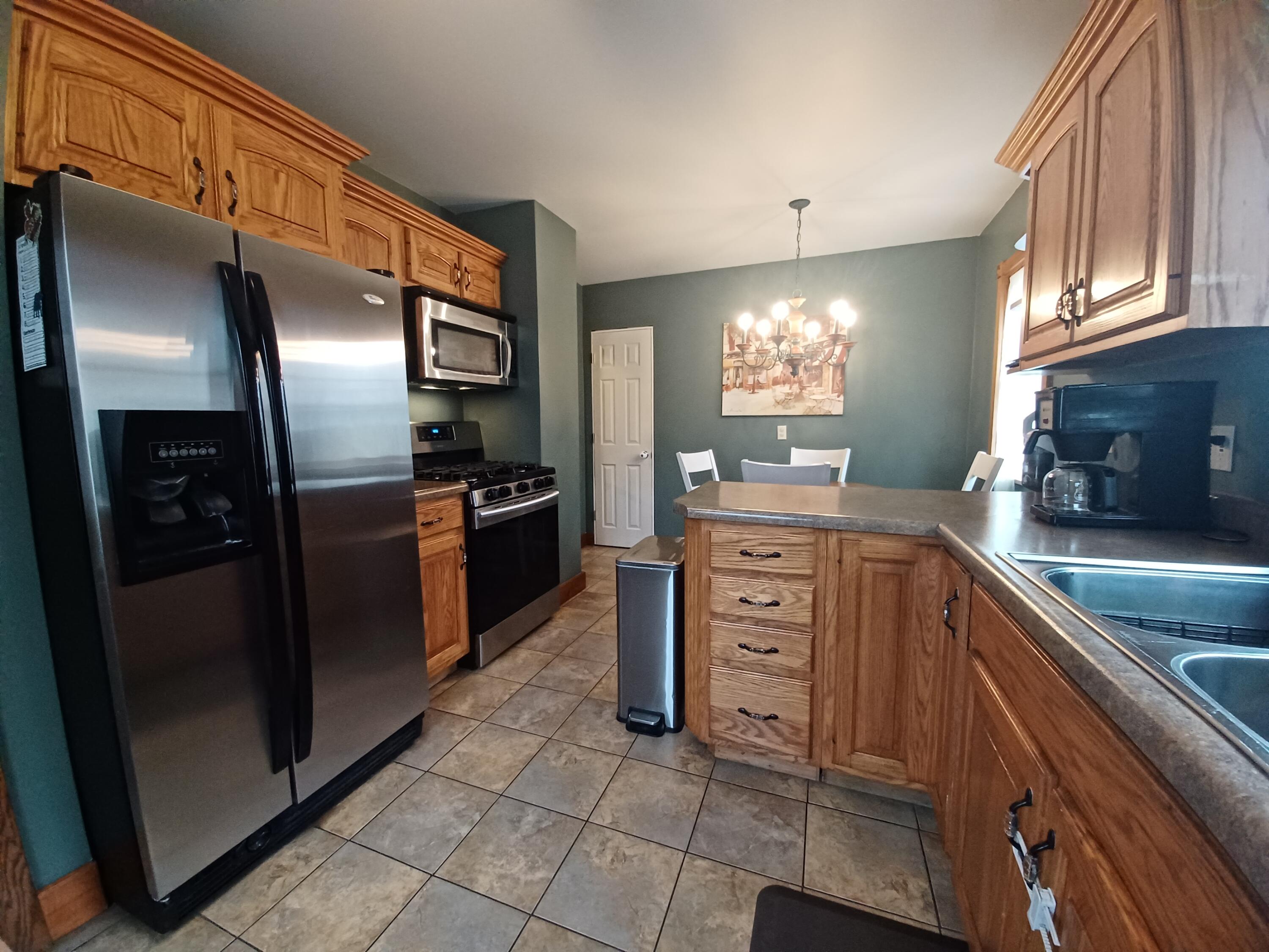 409 9th Street Southwest De Motte, IN 46310 - Photo 4 of 11 3000x2250