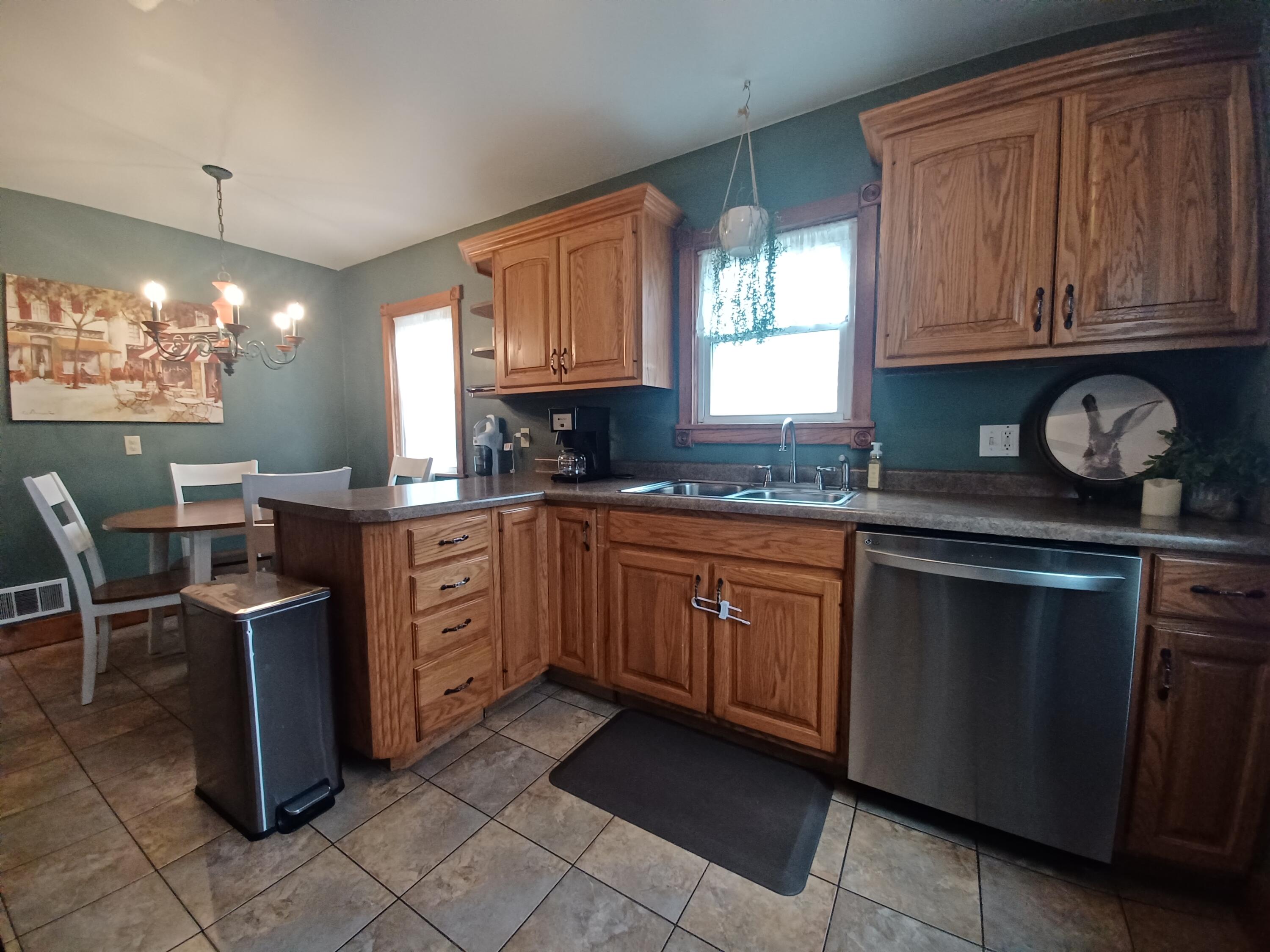 409 9th Street Southwest De Motte, IN 46310 - Photo 5 of 11 3000x2250