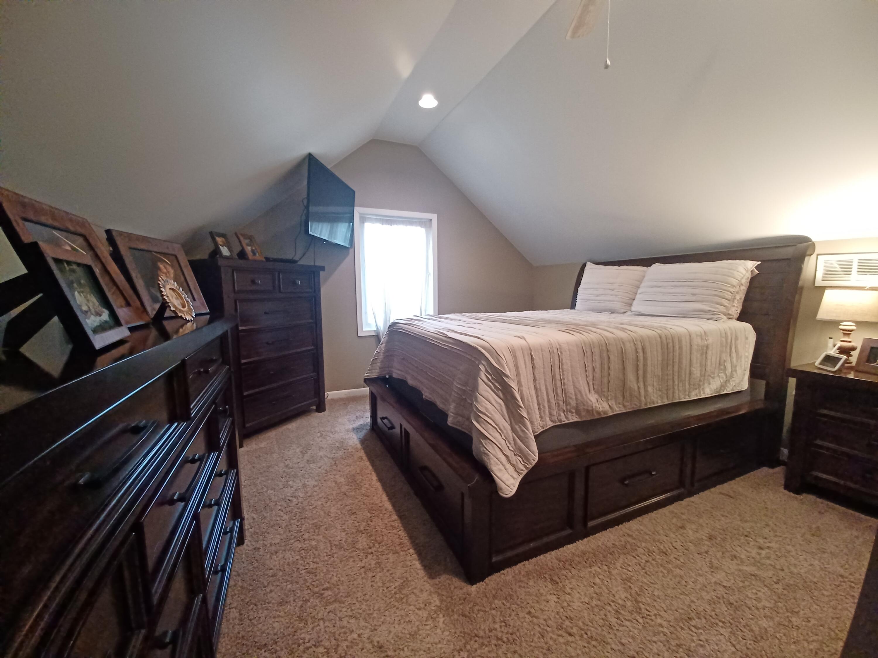 409 9th Street Southwest De Motte, IN 46310 - Photo 6 of 11 3000x2250