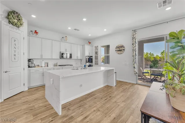 $1,245,000 | 372 American Dipper Street, Las Vegas, NV 89138