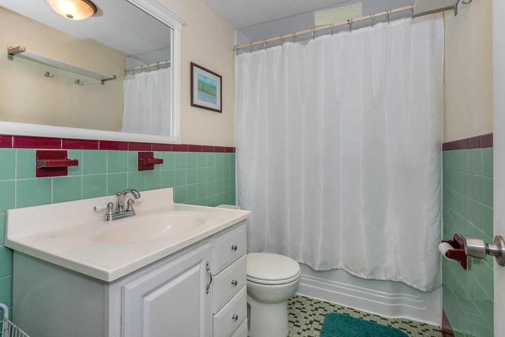 42 Bartlett Road Randolph, MA 02368 - Photo 13 of 21 Gallery Image 13