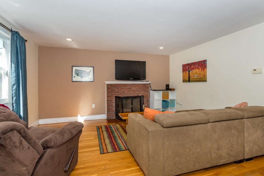 42 Bartlett Road Randolph, MA 02368 - Photo 4 of 21 Gallery Image 4