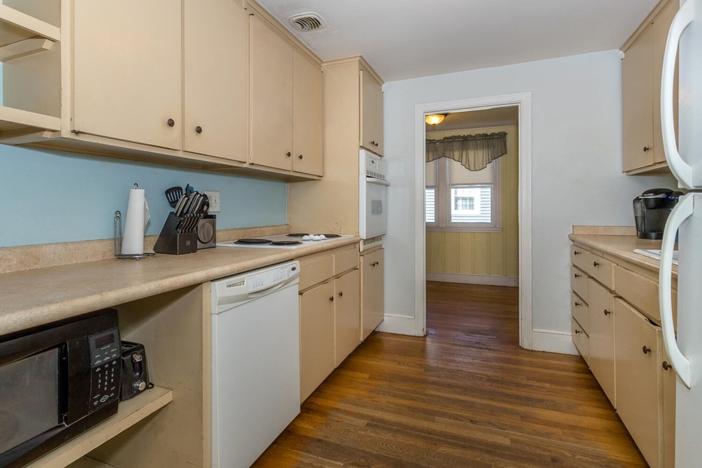 42 Bartlett Road Randolph, MA 02368 - Photo 7 of 21 Gallery Image 7