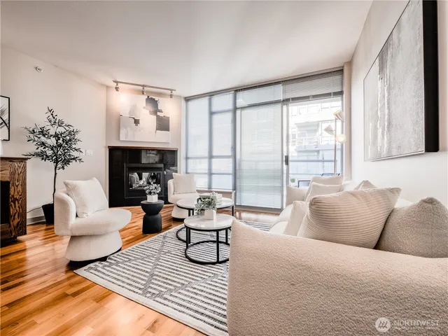 $2,800 | 2929 1st Avenue, Unit 1116, Seattle, WA 98121