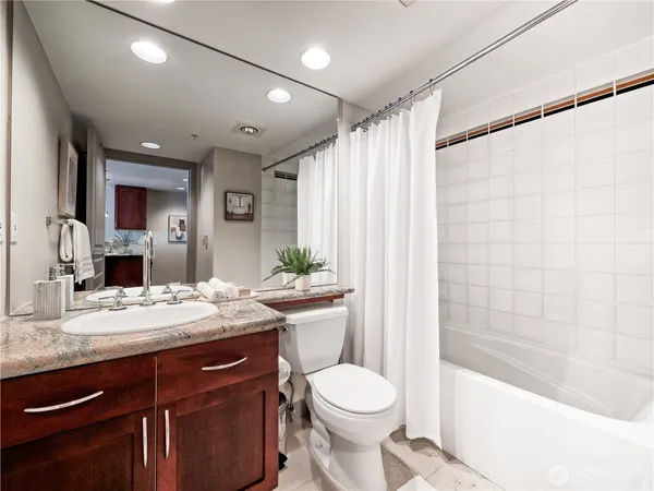$2,800 | 2929 1st Avenue, Unit 1116, Seattle, WA 98121