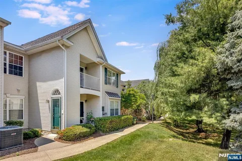$479,000 | 200 Cambridge Court, Unit G100, Clifton, NJ 07014