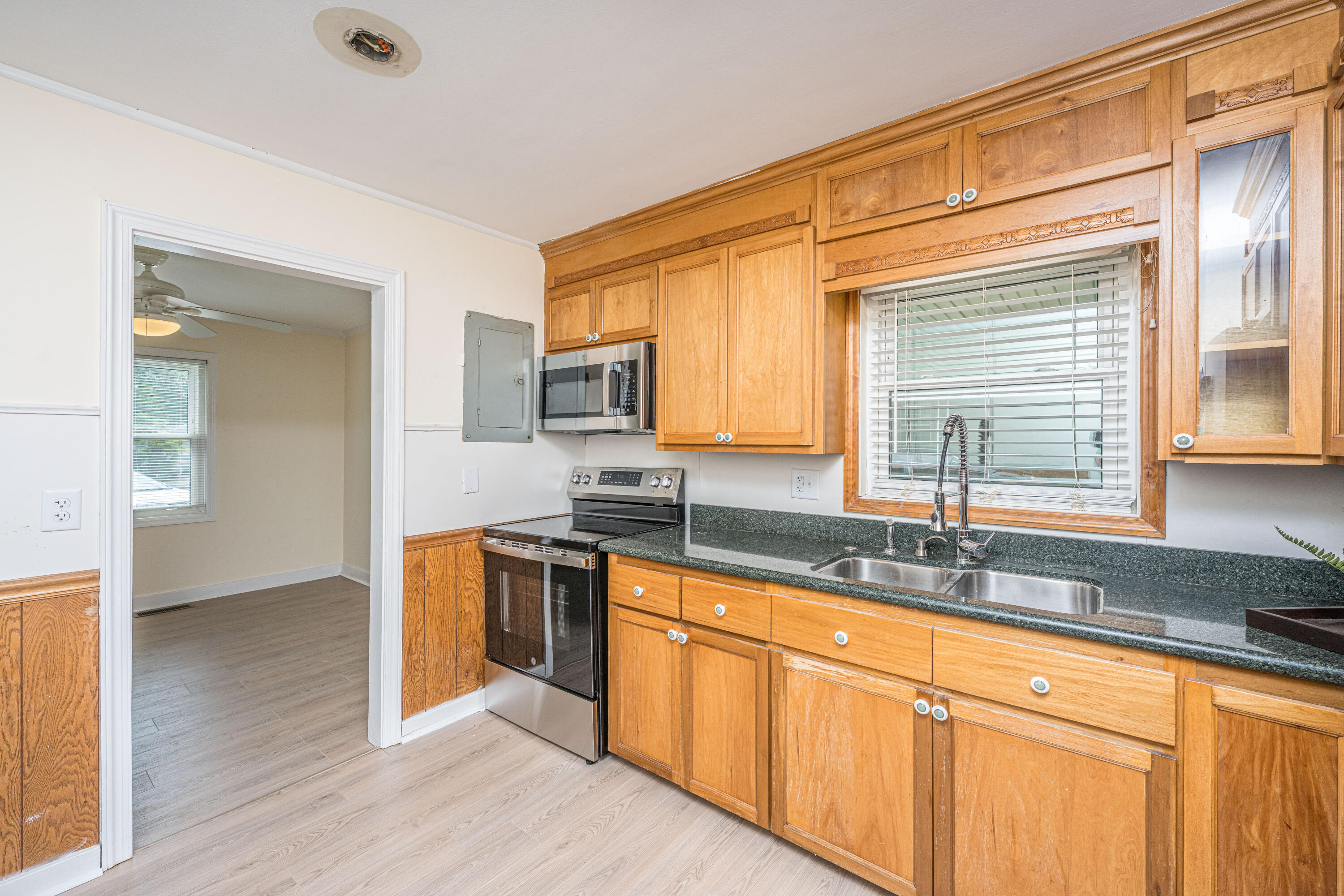 1010 West Recess Road Hanahan, SC 29410 - Photo 11 of 24 1010WRecessRdINT011