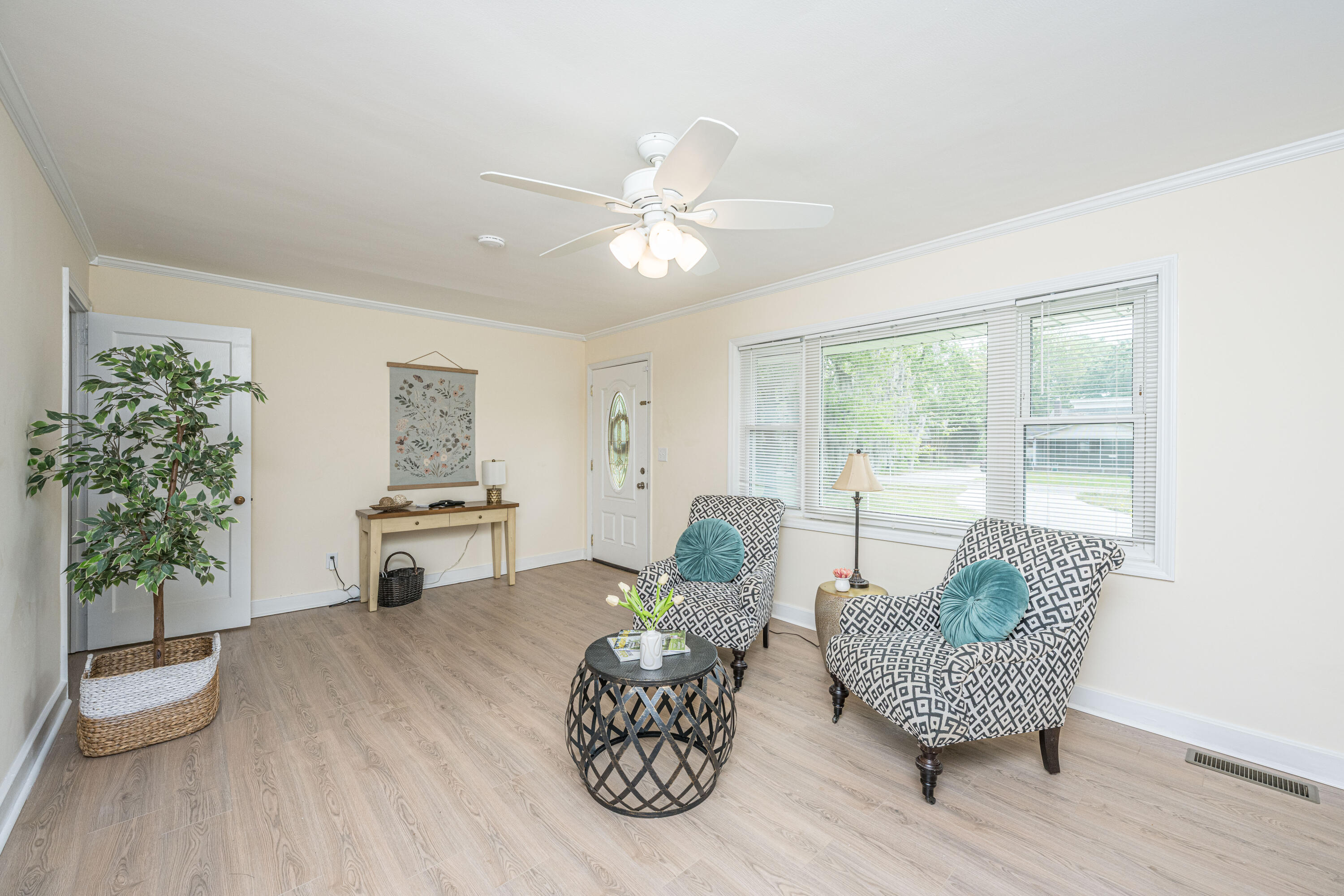 1010 West Recess Road Hanahan, SC 29410 - Photo 4 of 24 1010WRecessRdINT003