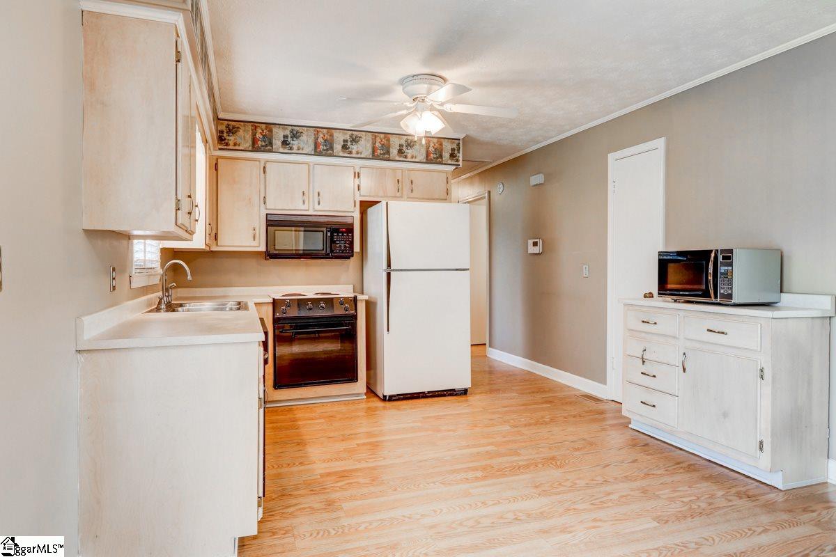108 Hicks Road Greenville, SC 29605 - Photo 3 of 28 Gallery Image 3