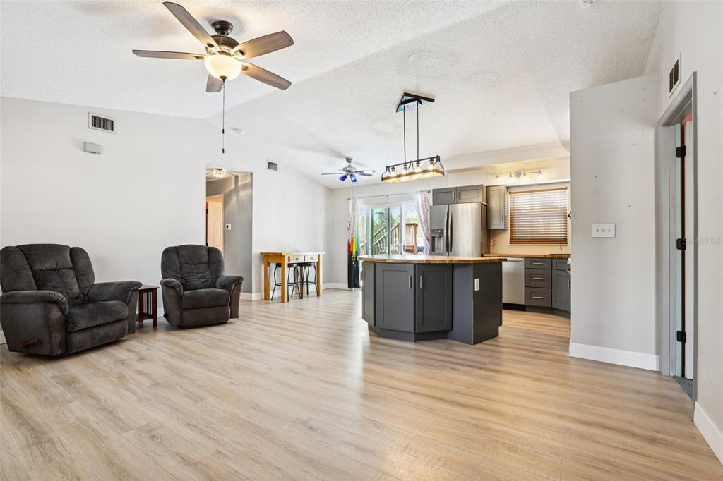 15327 Green Jay Road Weeki Wachee, FL 34614 - Photo 3 of 27