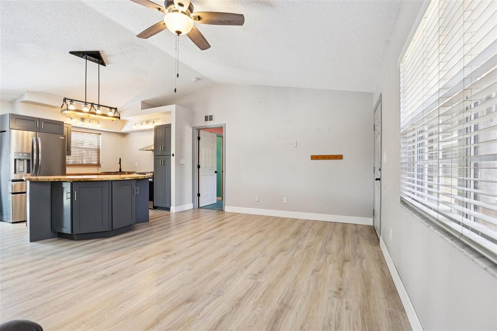 15327 Green Jay Road Weeki Wachee, FL 34614 - Photo 5 of 27