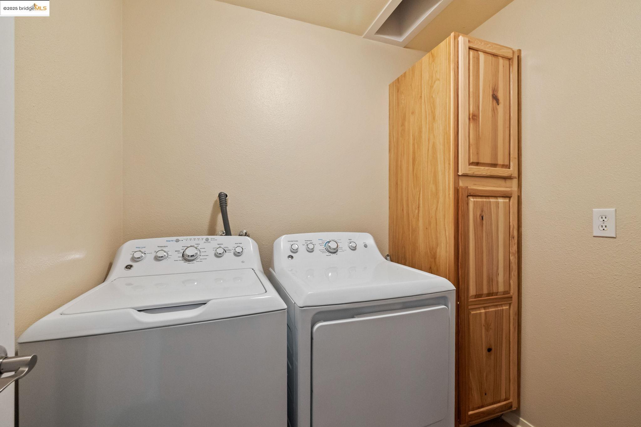 18080 Little Fuller Road Twain Harte, CA 95383 - Photo 29 of 40 Laundry area with washing machine and clothes dryer and a textured wall