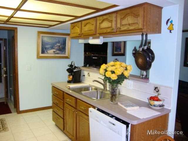 146 Kenyon Road Algonac, MI 48001 - Photo 9 of 22 31191335-8.JPG