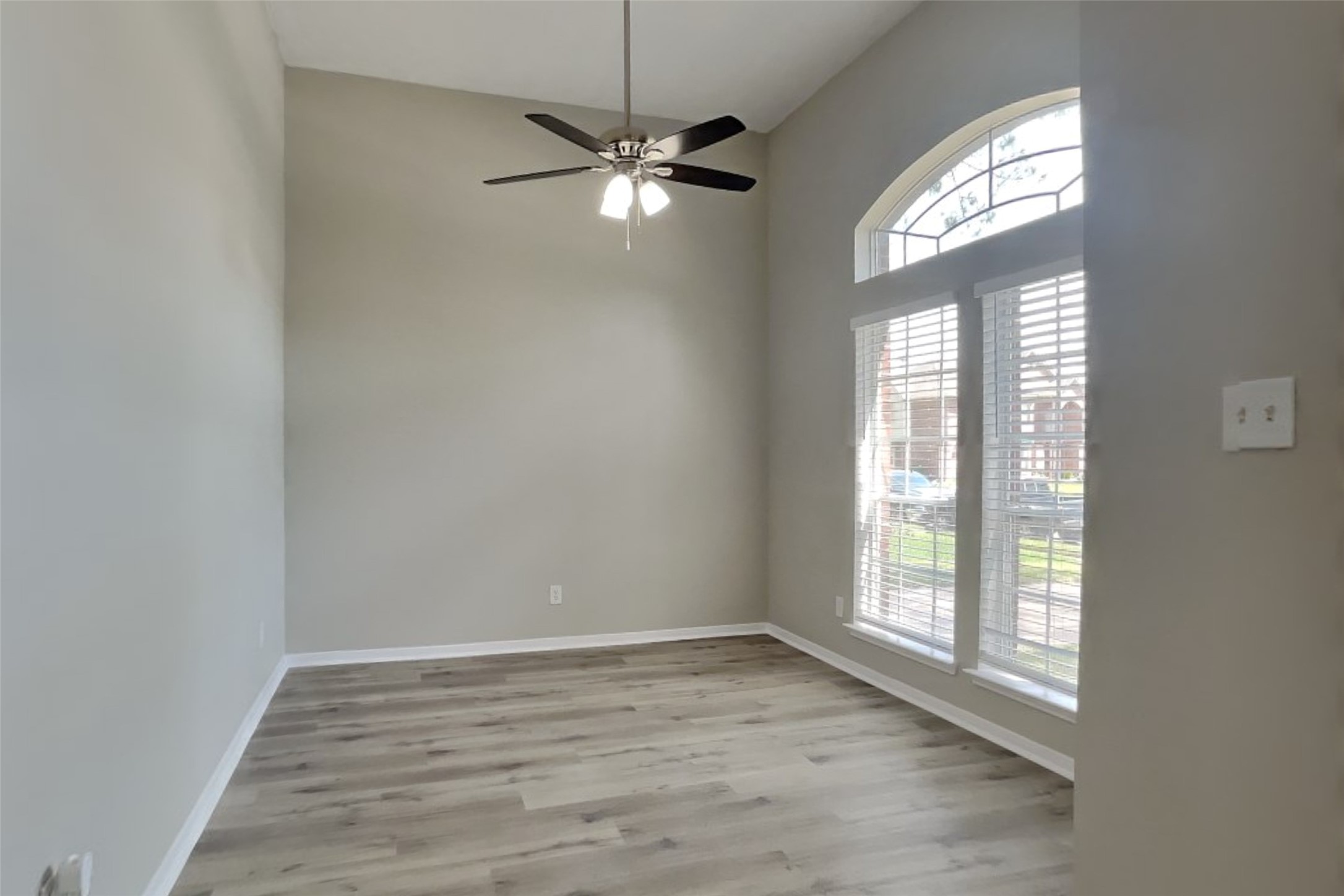 14918 Laytham Lane Sugar Land, TX 77498 - Photo 2 of 32