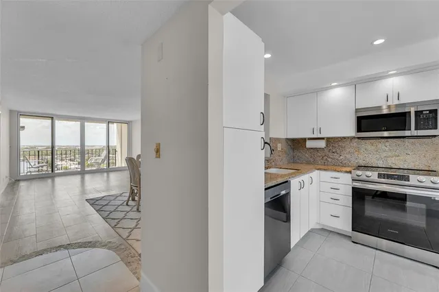 $549,000 | 521 North Riverside Drive, Unit 1004, Pompano Beach, FL 33062