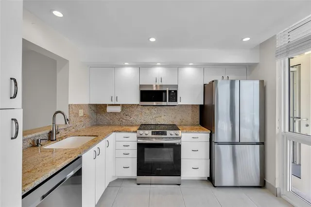 $549,000 | 521 North Riverside Drive, Unit 1004, Pompano Beach, FL 33062