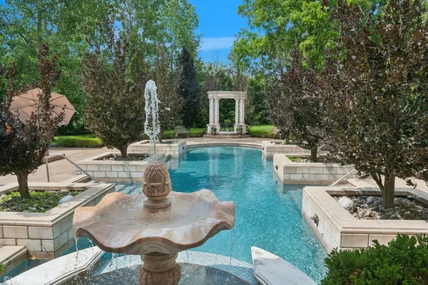 $3,495,000 | 1031 Barrys Court, Lake Forest, IL 60045