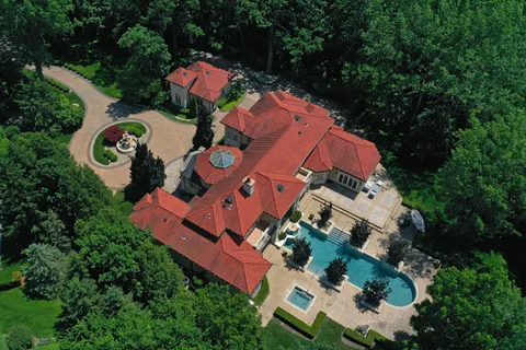 $3,495,000 | 1031 Barrys Court, Lake Forest, IL 60045
