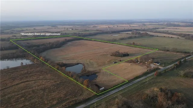 $585,000 | 710 Southeast State Hwy Pp, Leeton, MO 64761