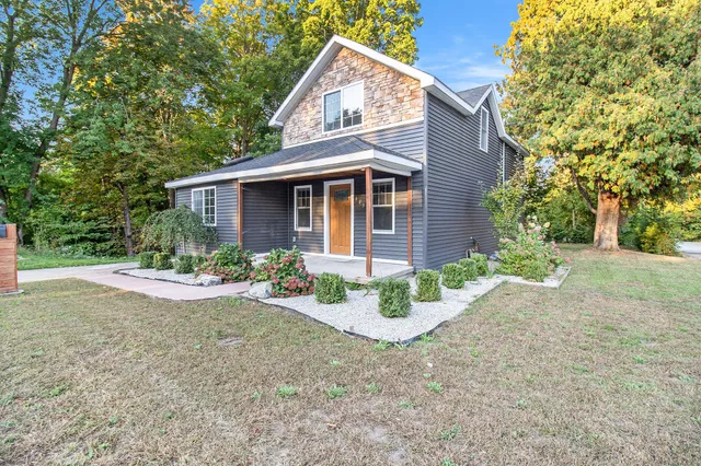 $269,900 | 603 South Courtland Street, Hart, MI 49420