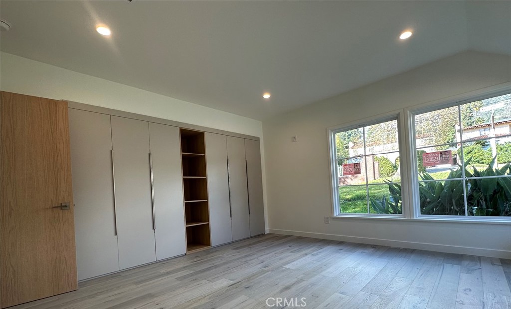 338 West Kenneth Road Glendale, CA 91202 - Photo 11 of 18