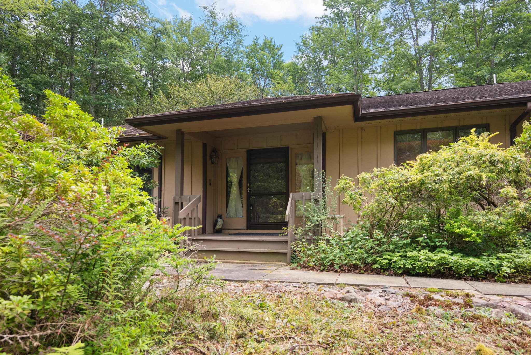 3233 Tall Timber Lake Road Pocono Pines, PA 18350 - Photo 3 of 56 DSC_2810