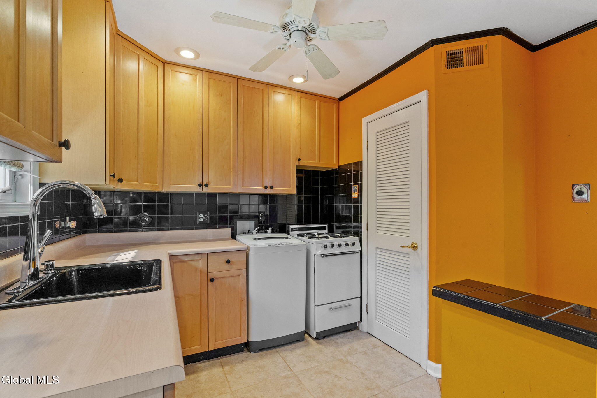 20 Arthur Drive Albany, NY 12208 - Photo 11 of 32 11