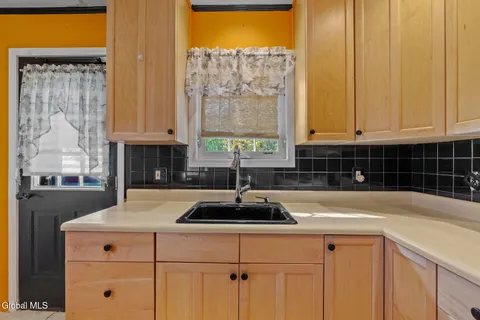 $165,000 | 20 Arthur Drive, Albany, NY 12208