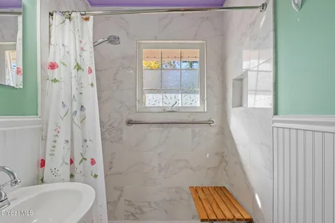 $165,000 | 20 Arthur Drive, Albany, NY 12208