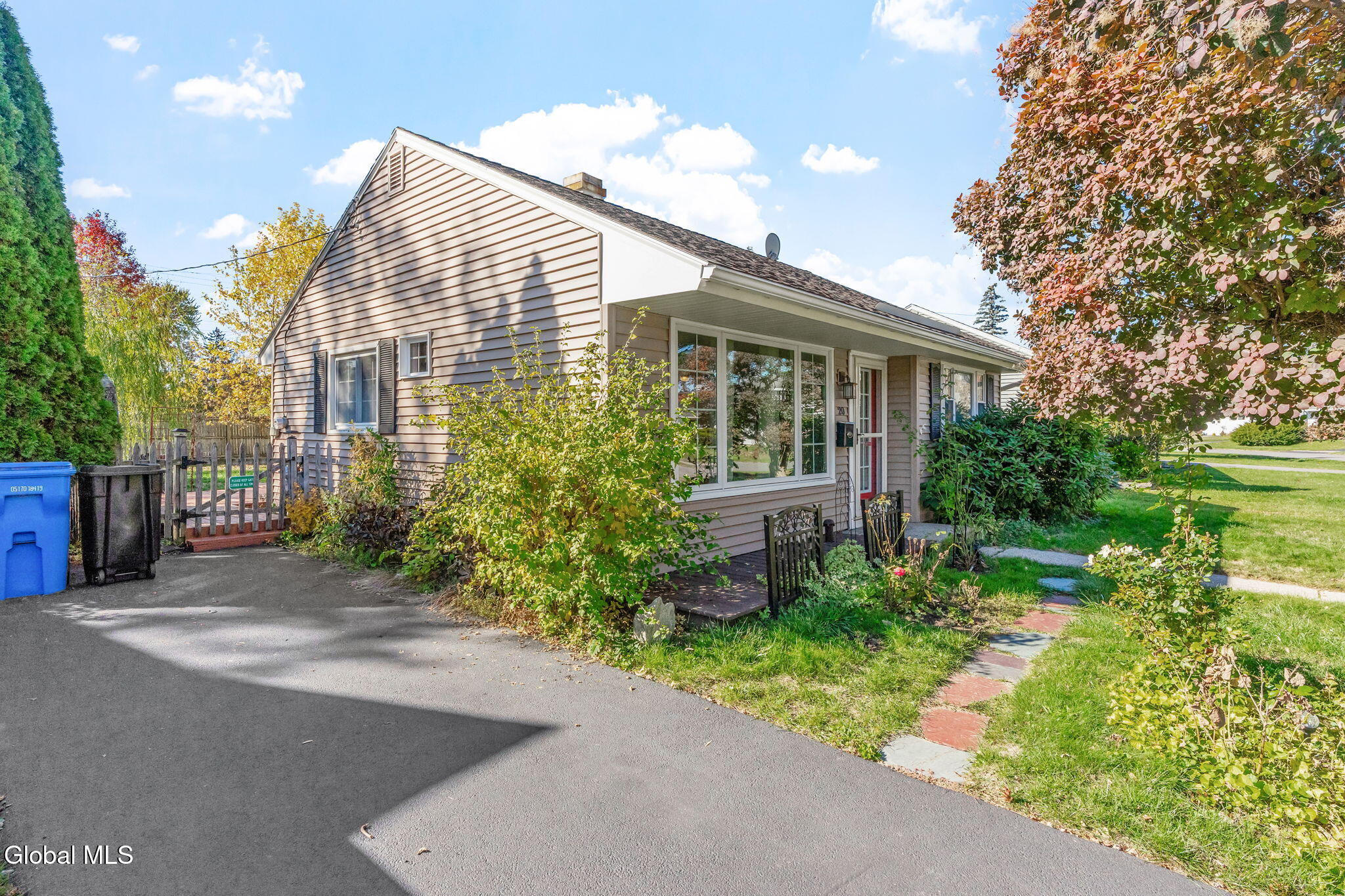 20 Arthur Drive Albany, NY 12208 - Photo 3 of 32 3