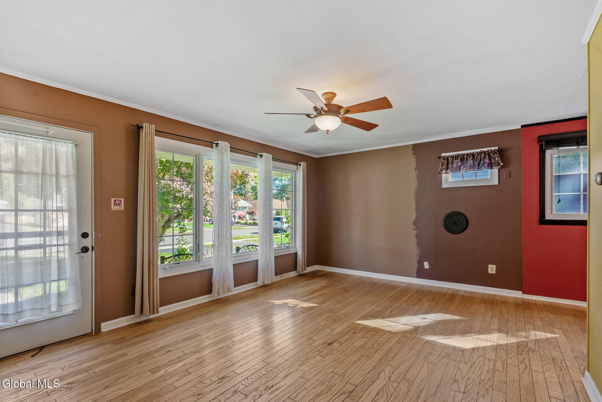 20 Arthur Drive Albany, NY 12208 - Photo 6 of 32 6