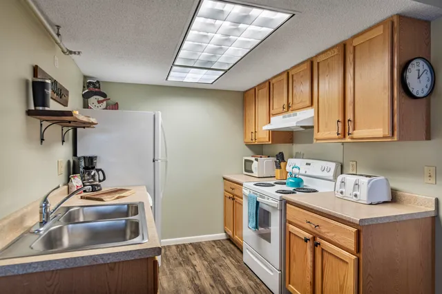 $360,000 | 220 Mountainside Drive, Unit E203, Stowe, VT 05672