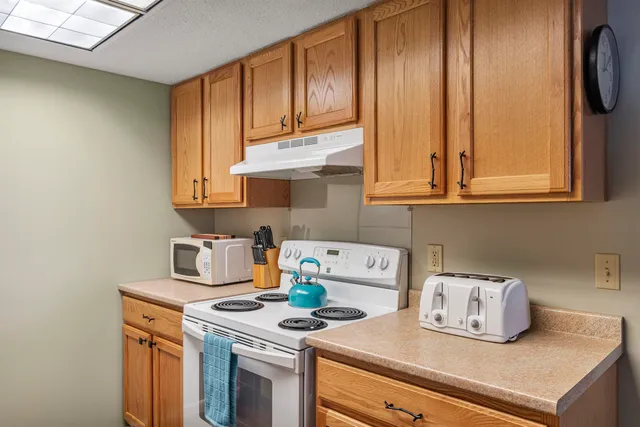 $360,000 | 220 Mountainside Drive, Unit E203, Stowe, VT 05672