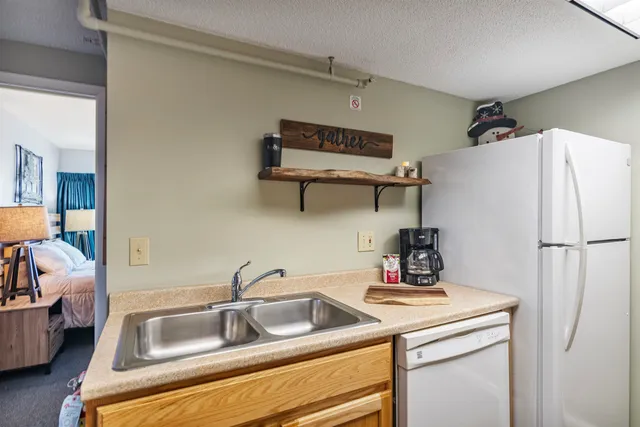 $360,000 | 220 Mountainside Drive, Unit E203, Stowe, VT 05672